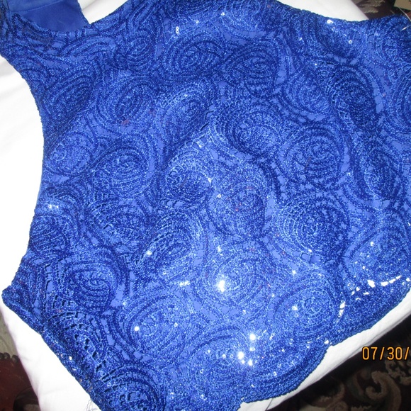 LOVE REIGNS CROP SEQUIN € LACE TOP,  SZ 13 - Picture 2 of 8